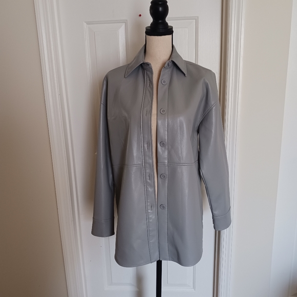 Aritzia Babaton Pelli Faux Leather Shirt Jacket in Marble Grey - Picture 3 of 14